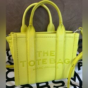 Marc Jacobs The Leather Crossbody Tote Bag in Limoncello